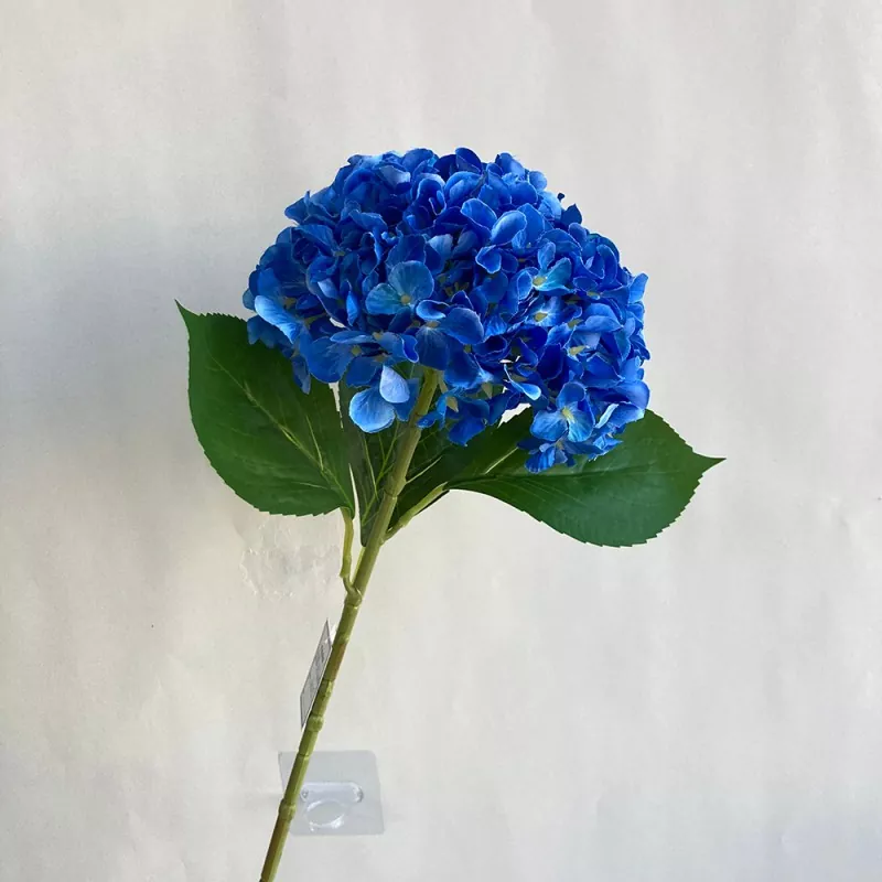 なぜ人々は新鮮な花よりも人工花を好むのですか？