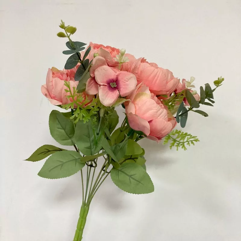 人工花は何でできていますか？