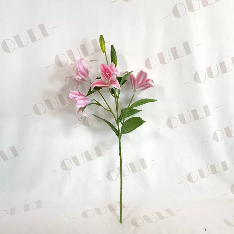人工虎のユリの花