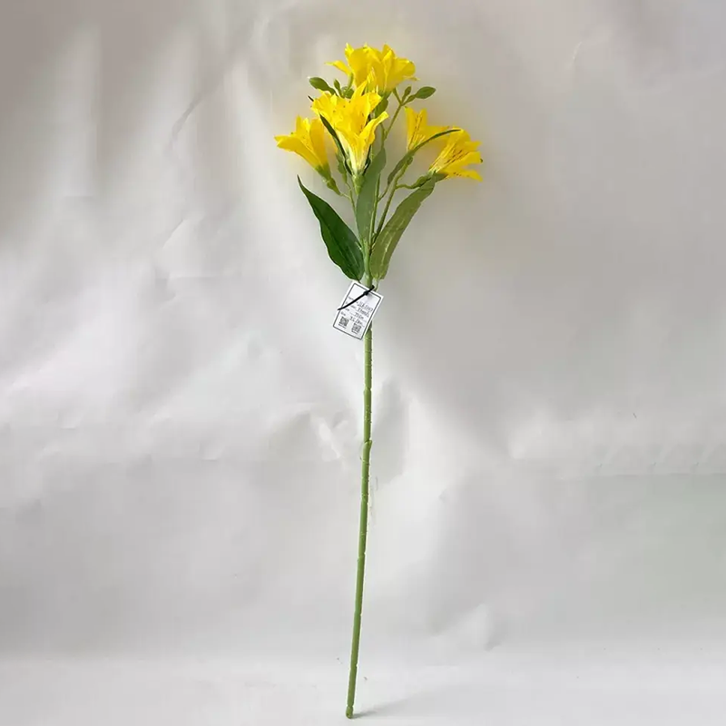 絹の人工ユリの花