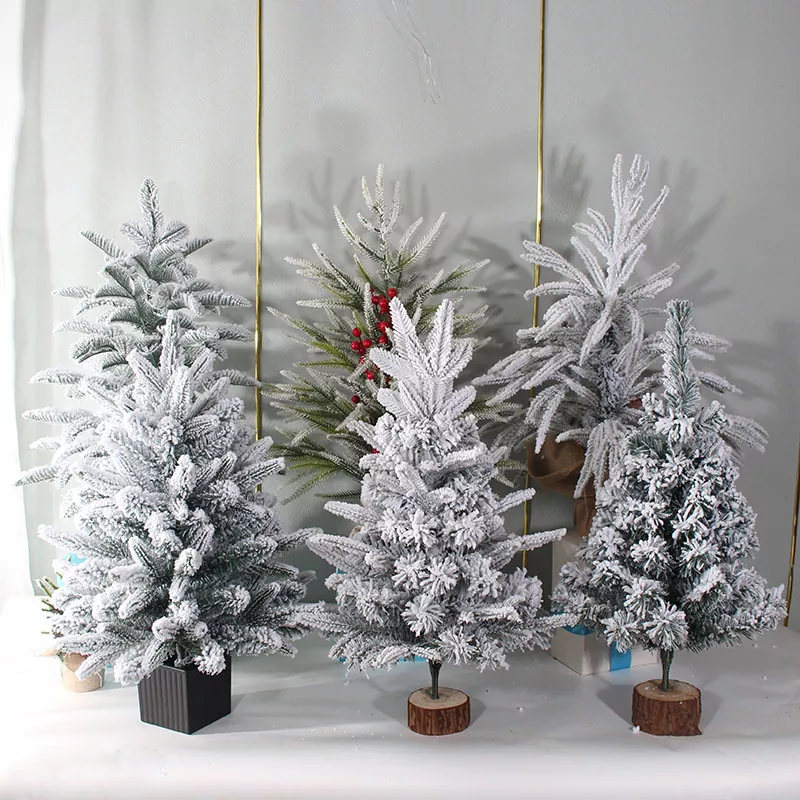 テーブルトップのクリスマスツリー